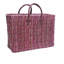 Einkaufstasche aus Magenta-rotem Seegrasgeflecht mit Lederhenkel für einen angenehmen Tragekomfort.