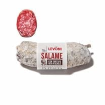 LEVONI Salame Tartufo vereint italienisches Schweinefleisch und schwarze Trüffel zu einem luxuriösen Salami-Geschmackserlebnis mit eleganter Würze und einzigartiger Aromatik.